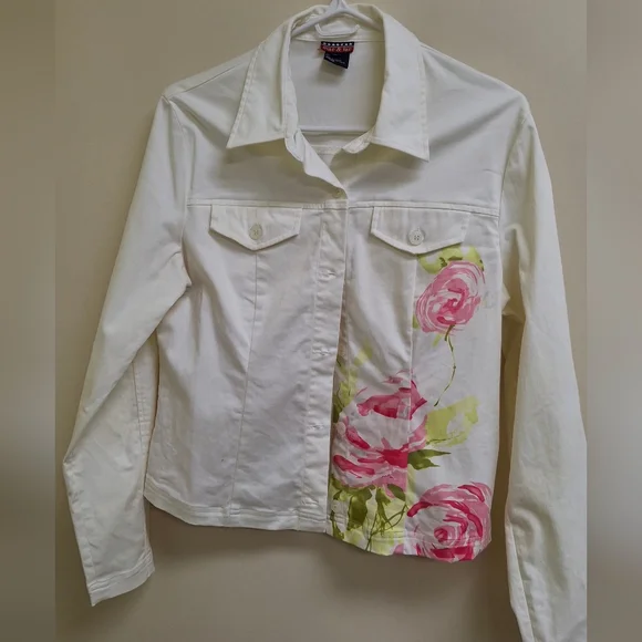 Jackey - Picture 1 of 6